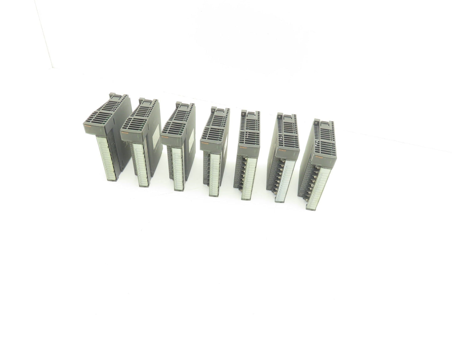 Mitsubishi Electric QY40P Melsec PLC Output Module 12/24 VDC Lot of 7