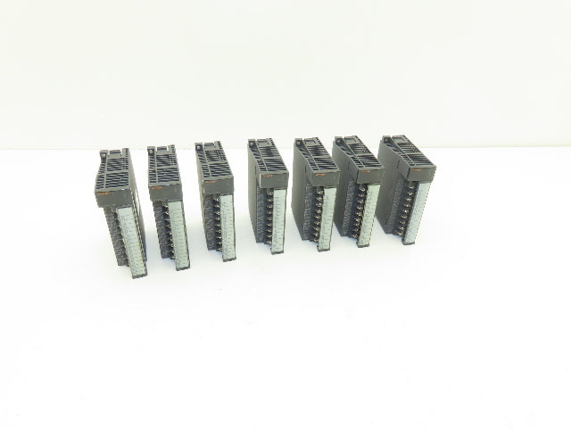Mitsubishi Electric QY40P Melsec PLC Output Module 12/24 VDC Lot of 7