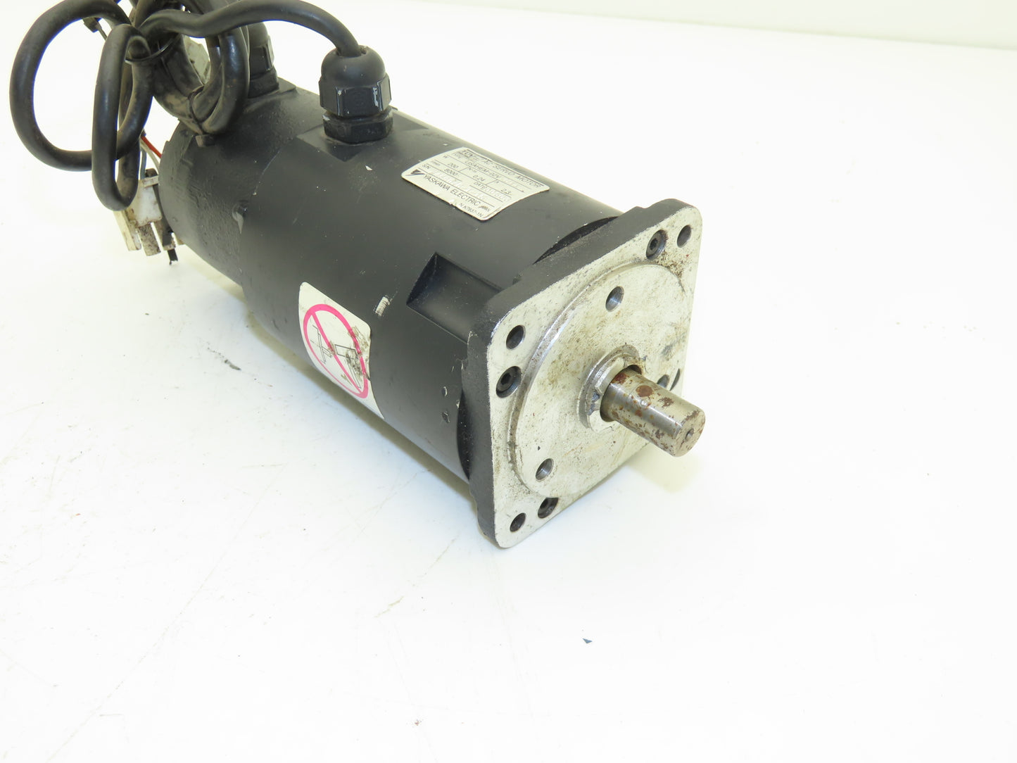 Yaskawa USAHEM-02VYU11 AC Servo Motor 200W 8000rpm With Encoder