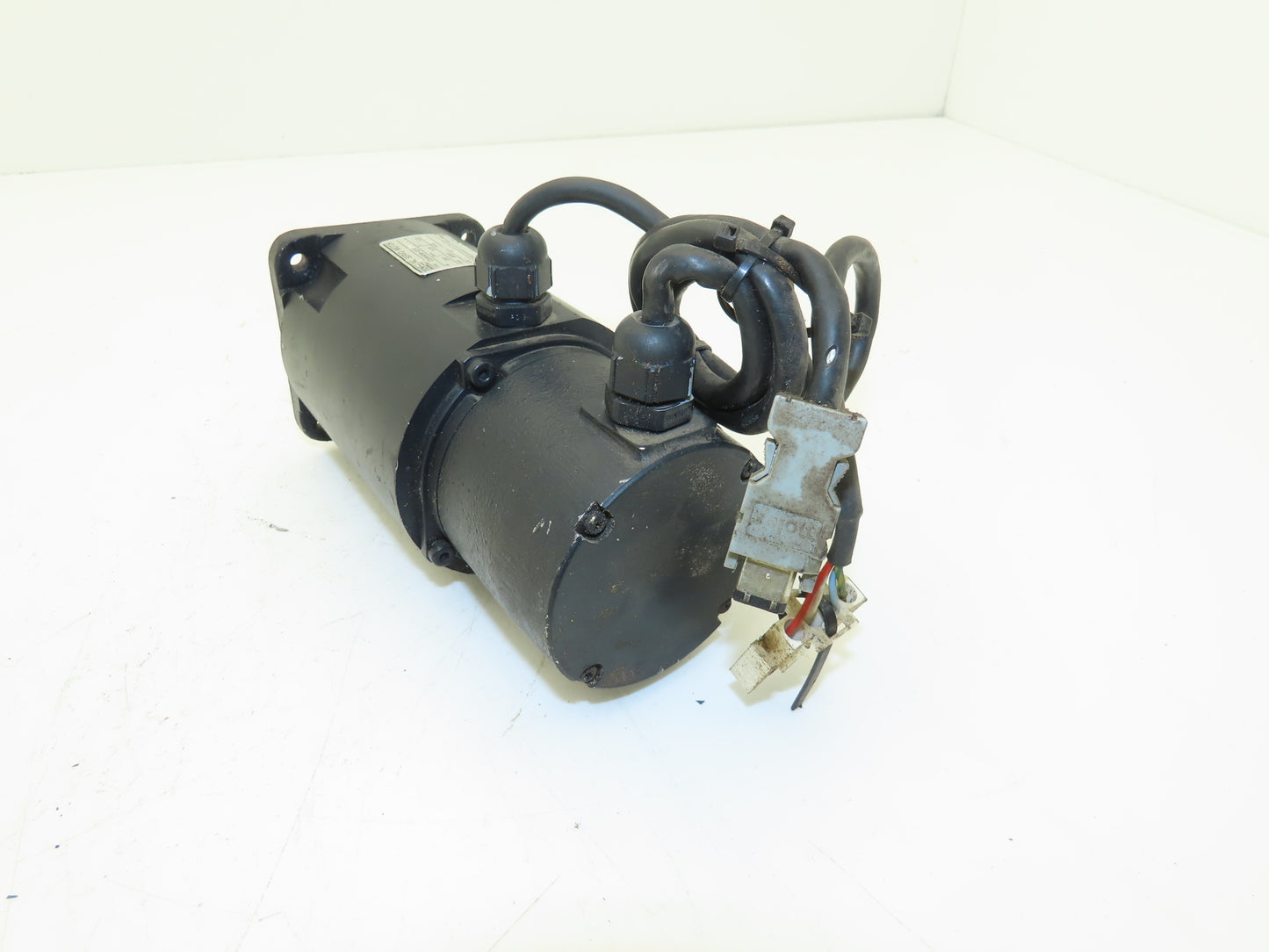Yaskawa USAHEM-02VYU11 AC Servo Motor 200W 8000rpm With Encoder