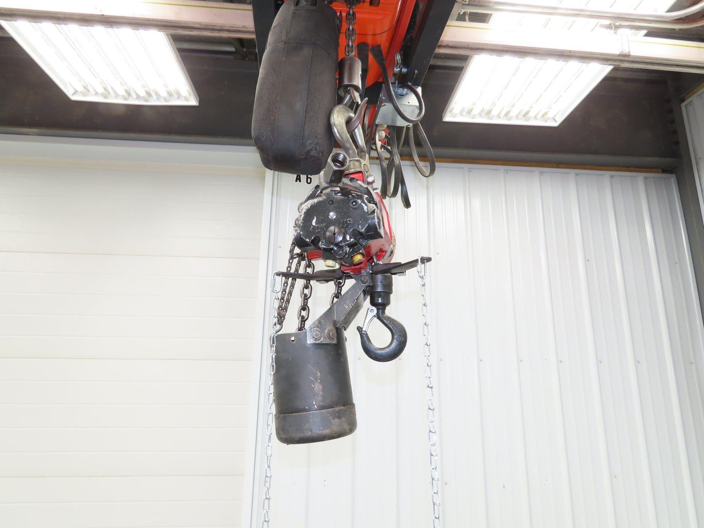 Aro 1/4 Ton 500 LB Pneumatic Air Chain Hoist 10'10" Lift 5' Pull Chain