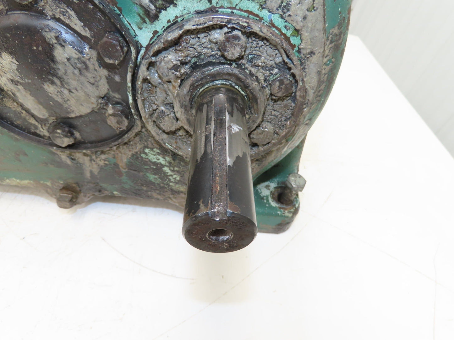 Helical Gear Reducer 15.6:1 Ratio Gearbox 10Hp 112rpm Parallel Shaft