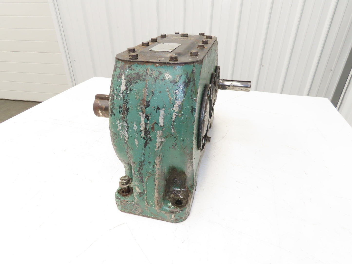 Helical Gear Reducer 15.6:1 Ratio Gearbox 10Hp 112rpm Parallel Shaft