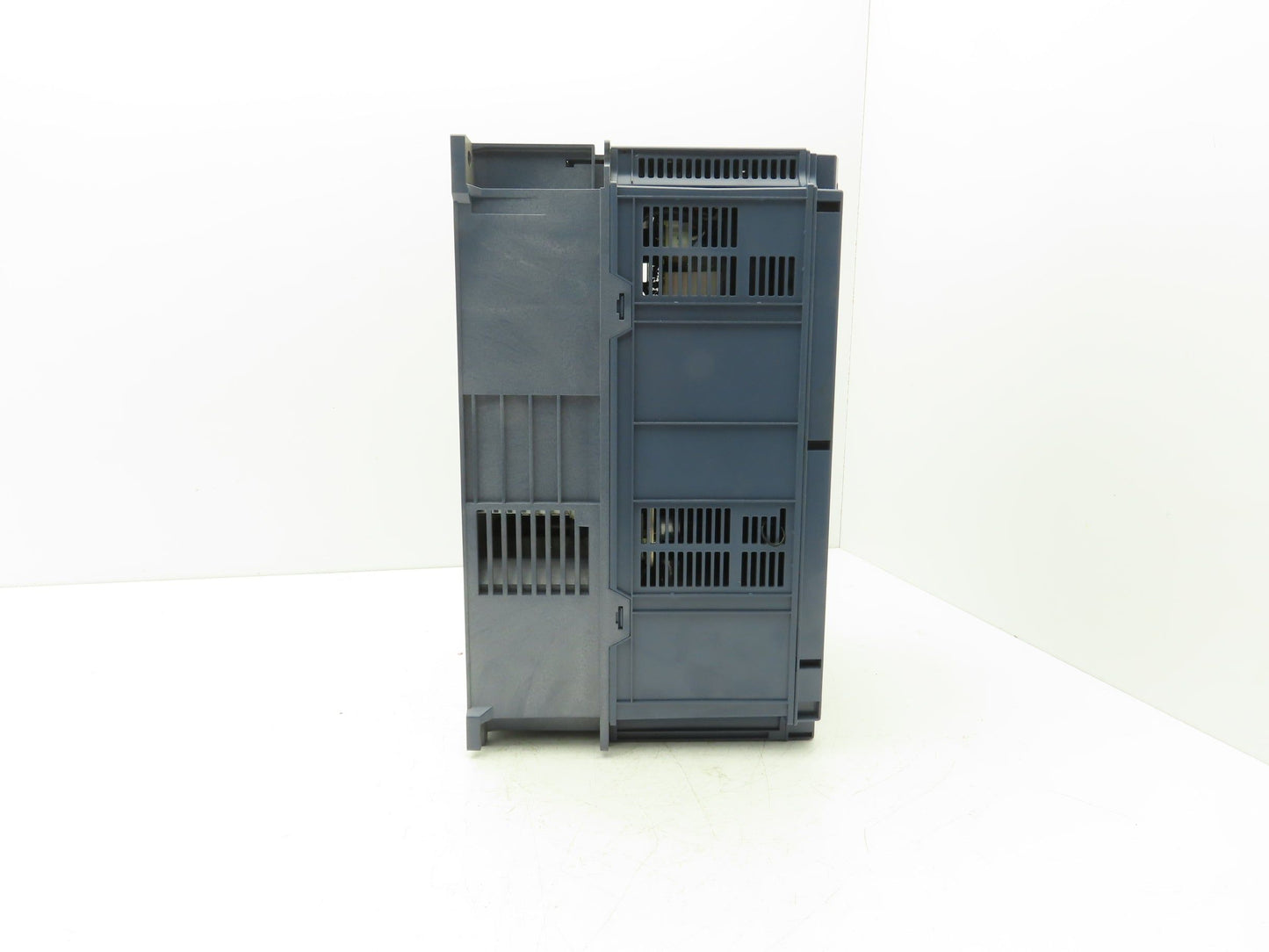 Fuji Electric FRN22VG1S-2J Frenic-VG VFD AC Drive 3Ph 230V 90A 500Hz 30Hp 34kVA