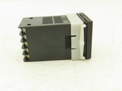Keyence TF4-10 Temperature Controller 120/240VAC 1Ph In