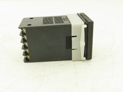 Keyence TF4-10 Temperature Controller 120/240VAC 1Ph In