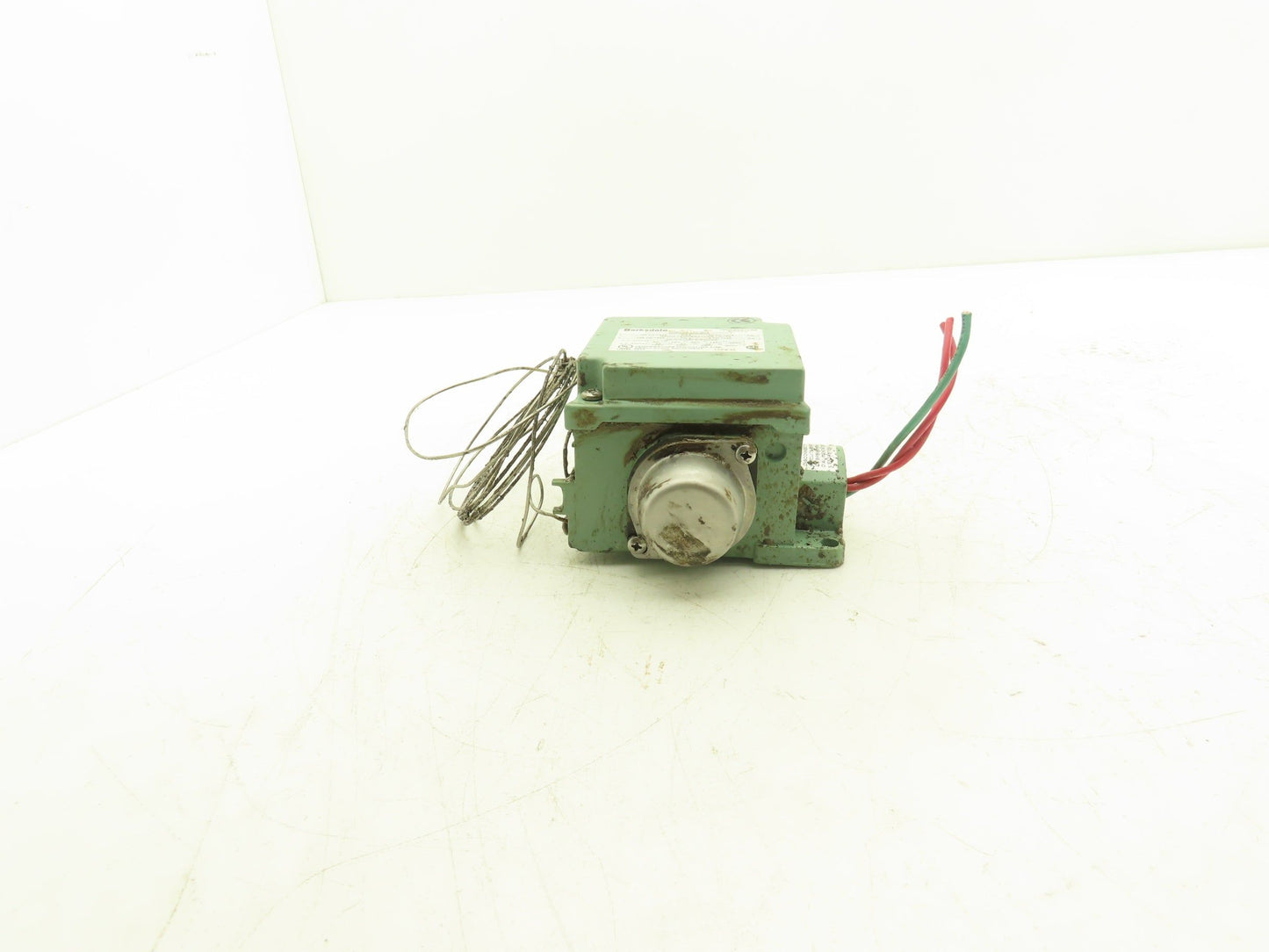 Barksdale THR-L2S-10X-Q10 Temperature Switch 125/250/480VAC 25-325°F