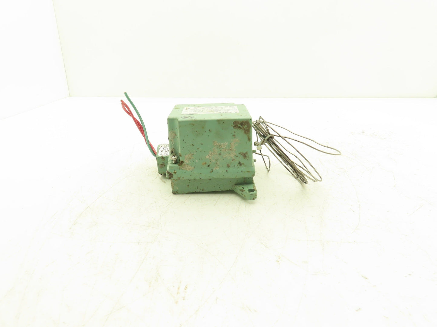 Barksdale THR-L2S-10X-Q10 Temperature Switch 125/250/480VAC 25-325°F