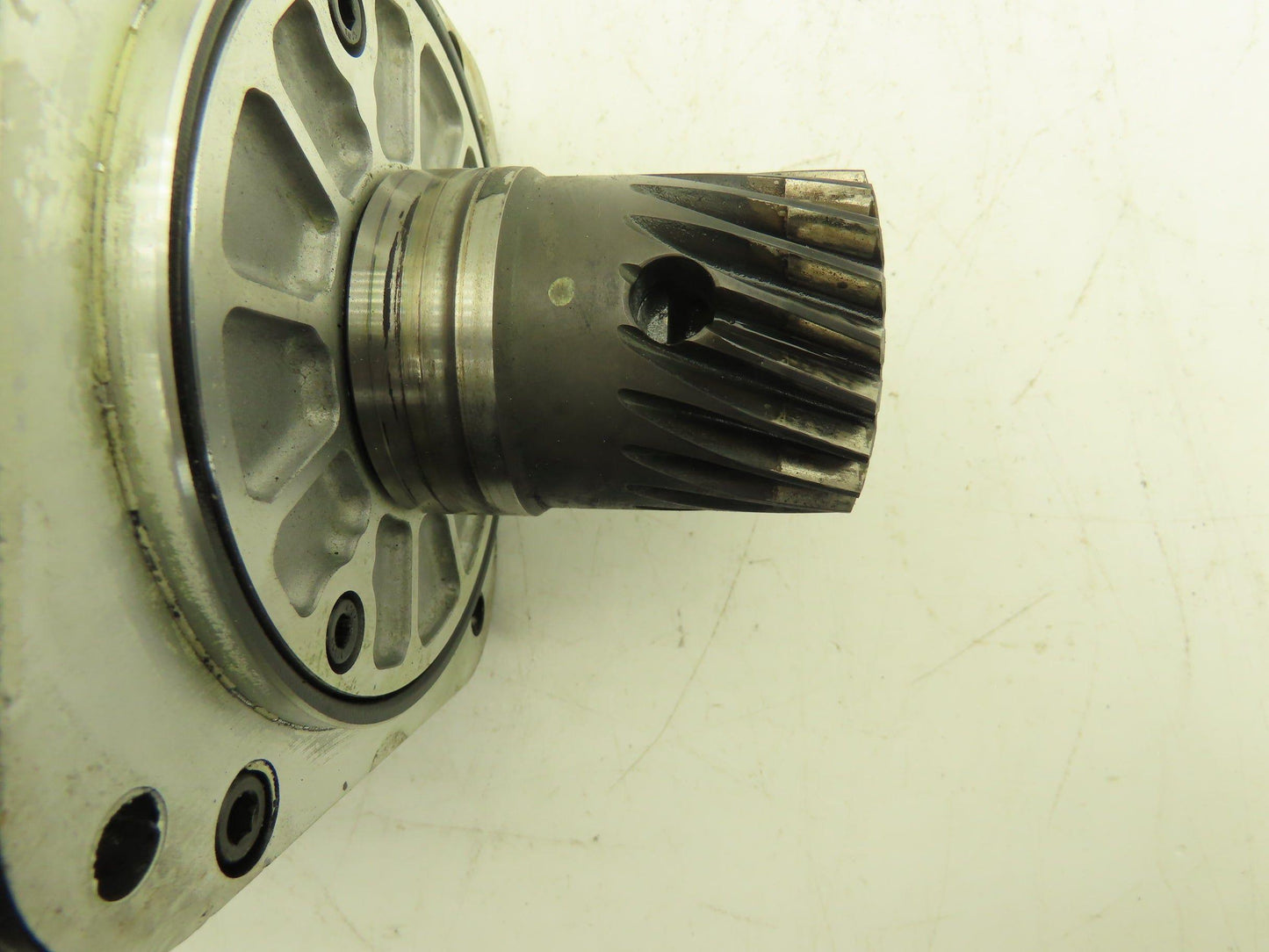 Yaskawa Electric SGMGH-13A2A-YR52 AC Servo Motor 1300W 8.34N-m 1500rpm 200V