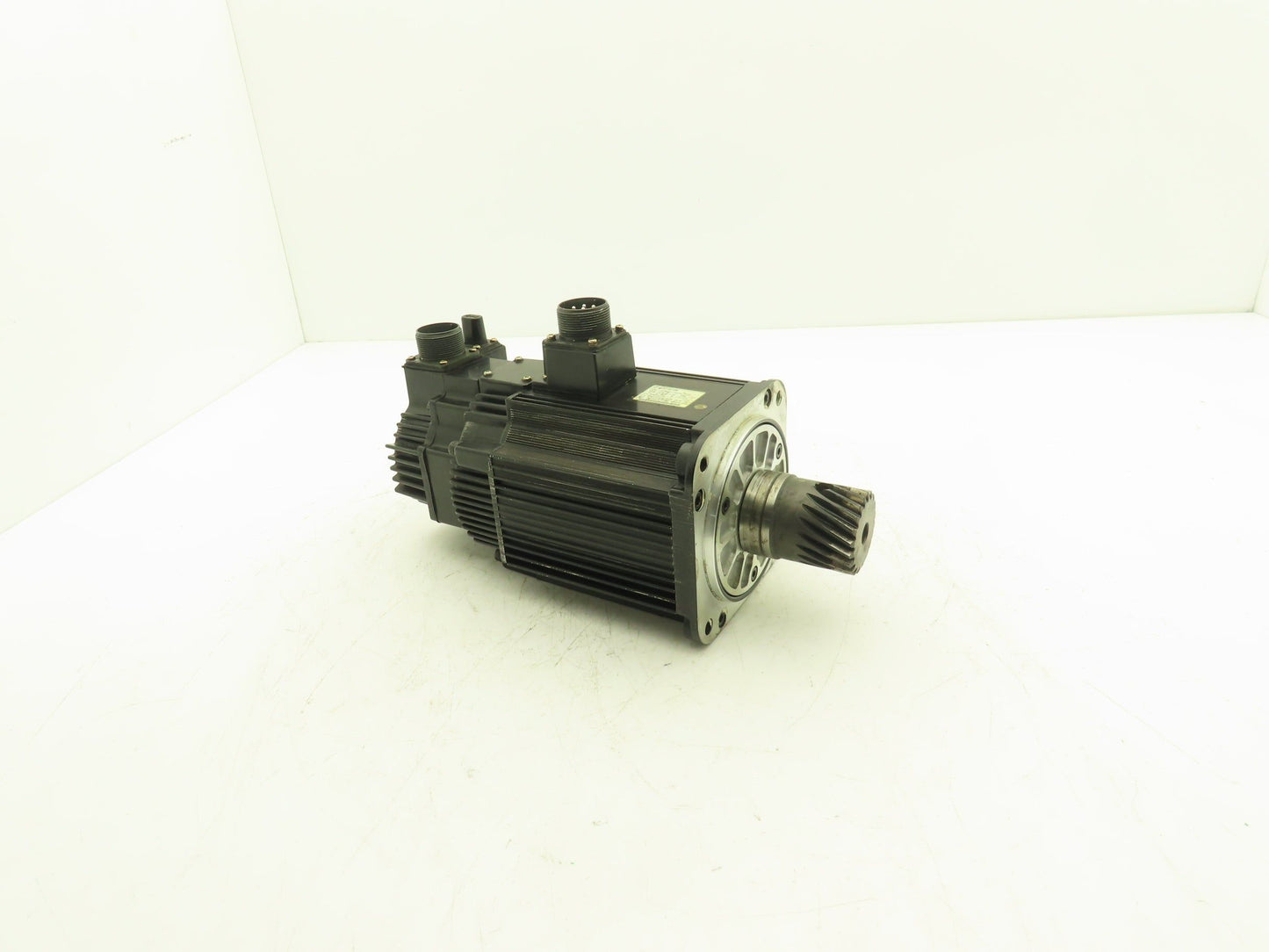 Yaskawa Electric SGMGH-13A2A-YR52 AC Servo Motor 1300W 8.34N-m 1500rpm 200V