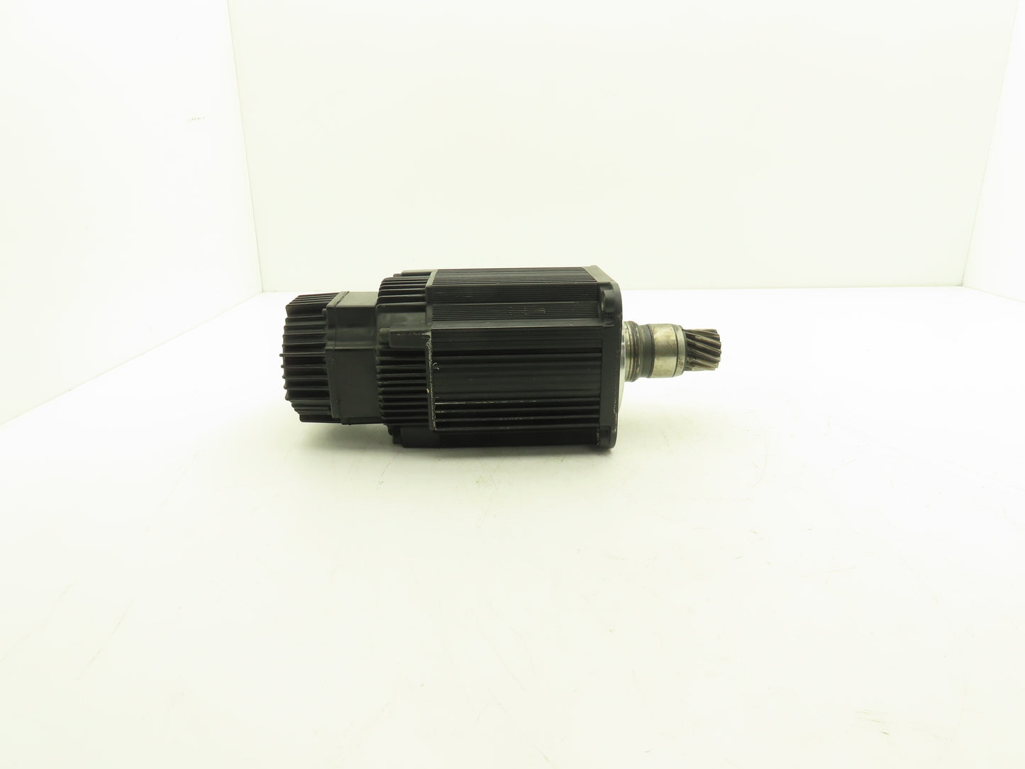 Yaskawa Electric SGMGH-13A2A-YR62 AC Servo Motor 1300W 8.34N-m 1500rpm 200V