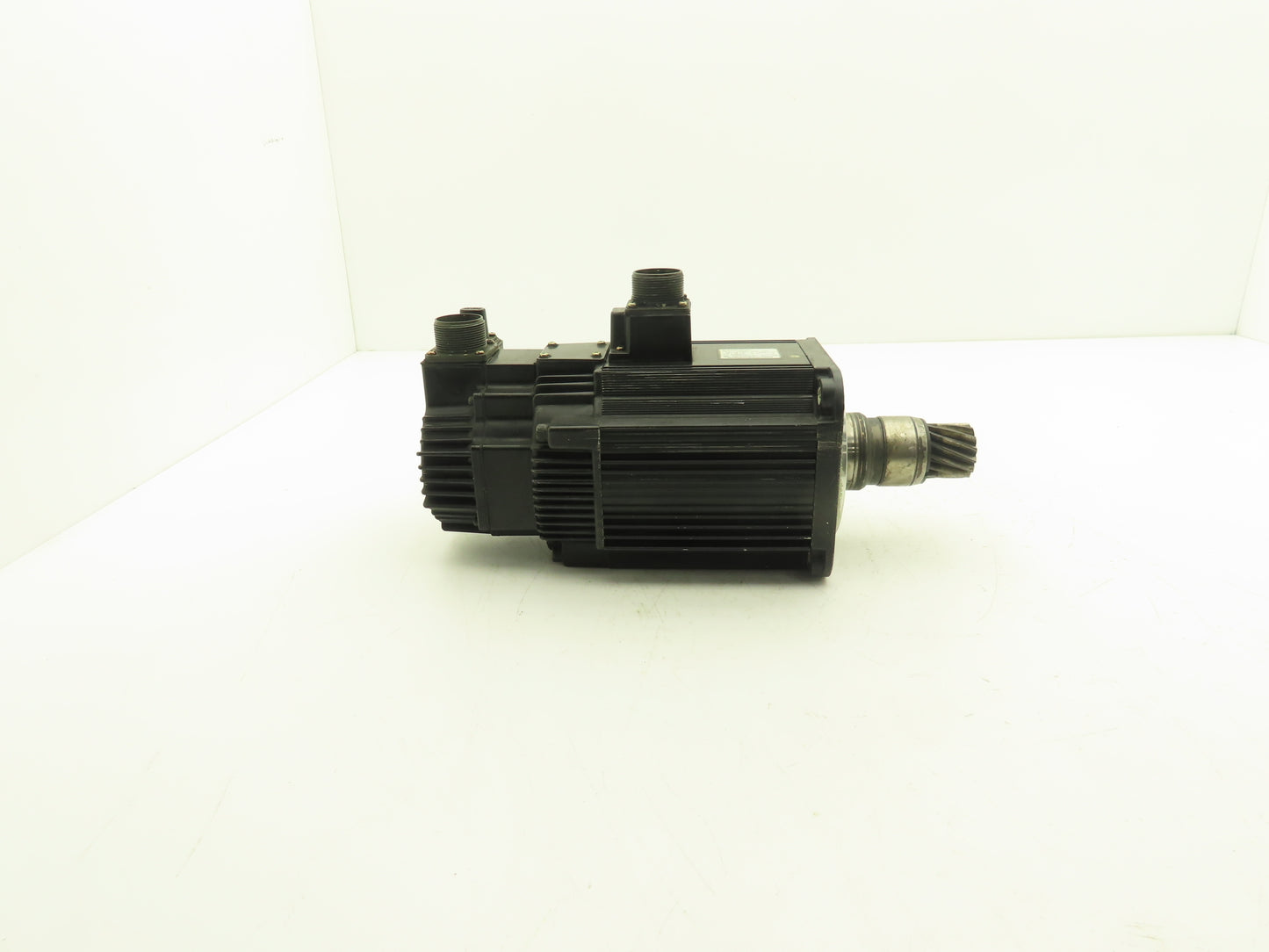 Yaskawa Electric SGMGH-13A2A-YR62 AC Servo Motor 1300W 8.34N-m 1500rpm 200V