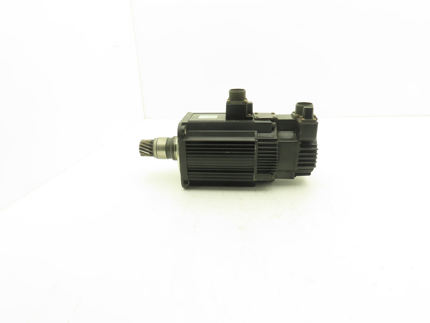 Yaskawa Electric SGMGH-13A2A-YR62 AC Servo Motor 1300W 8.34N-m 1500rpm 200V