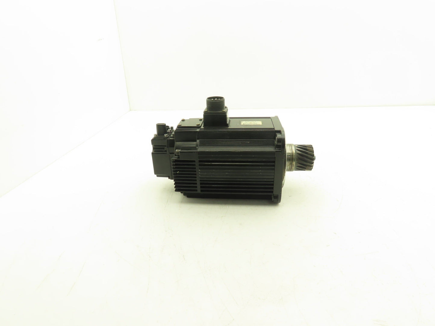 Yaskawa SGMRS-13A2A-YR11 AC Servo Motor 1300W 8.34Nm 1500 RPM 200v with Encoder