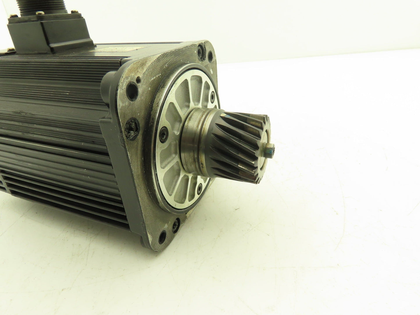 Yaskawa SGMRS-13A2A-YR11 AC Servo Motor 1300W 8.34Nm 1500 RPM 200v with Encoder