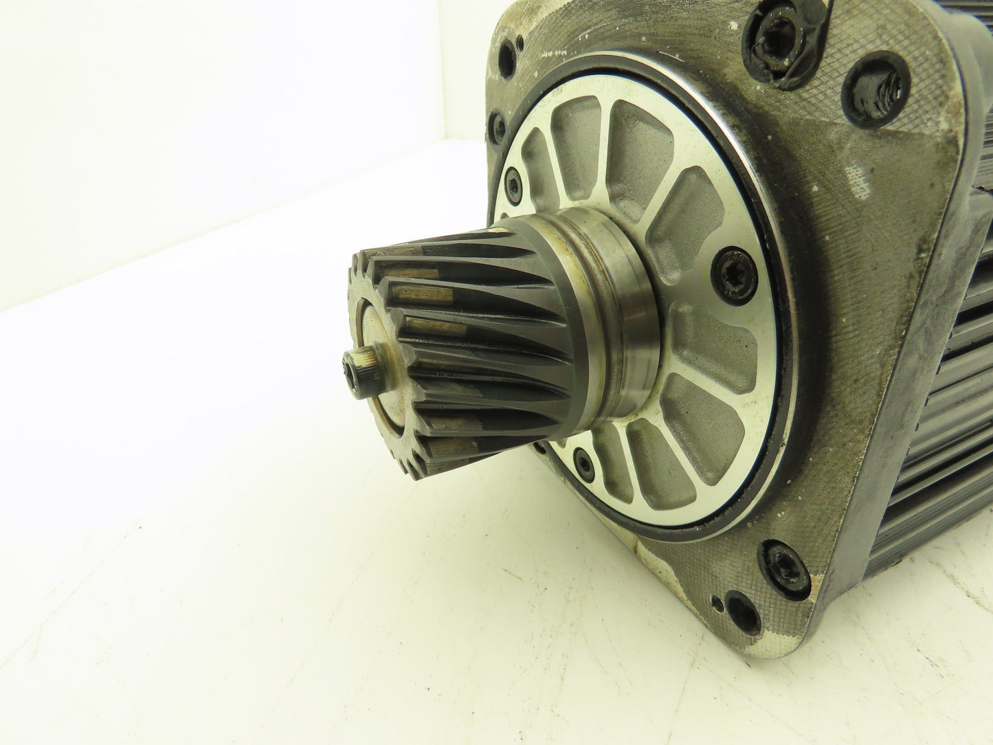 Yaskawa SGMRS-13A2A-YR11 AC Servo Motor 1300W 8.34Nm 1500 RPM 200v with Encoder