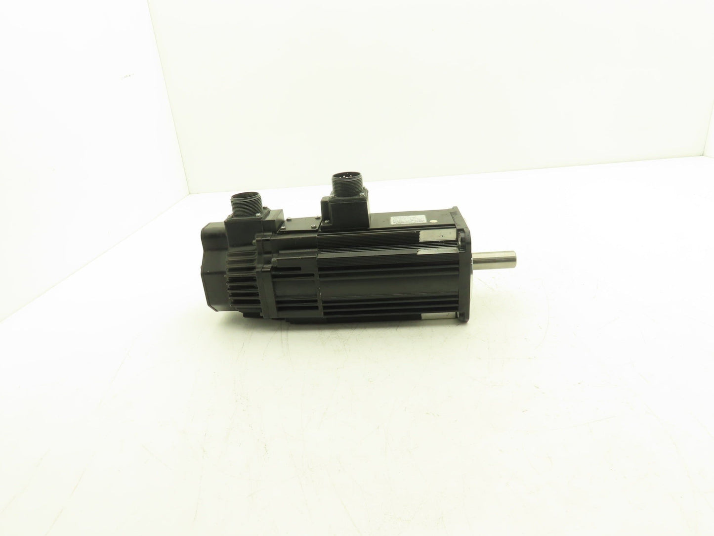 Yaskawa SGMSH-20A2A-YR21 AC Servo Motor 2000W 6.36Nm 3000 RPM 200V with Encoder