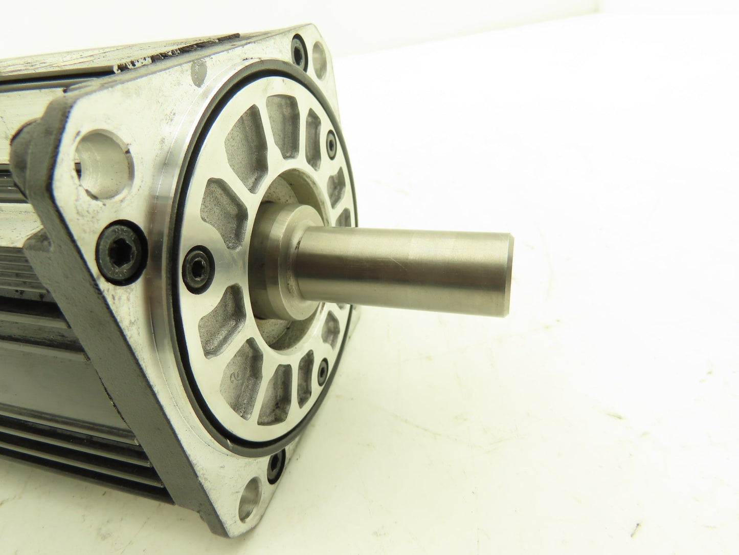 Yaskawa SGMSH-20A2A-YR21 AC Servo Motor 2000W 6.36Nm 3000 RPM 200V with Encoder