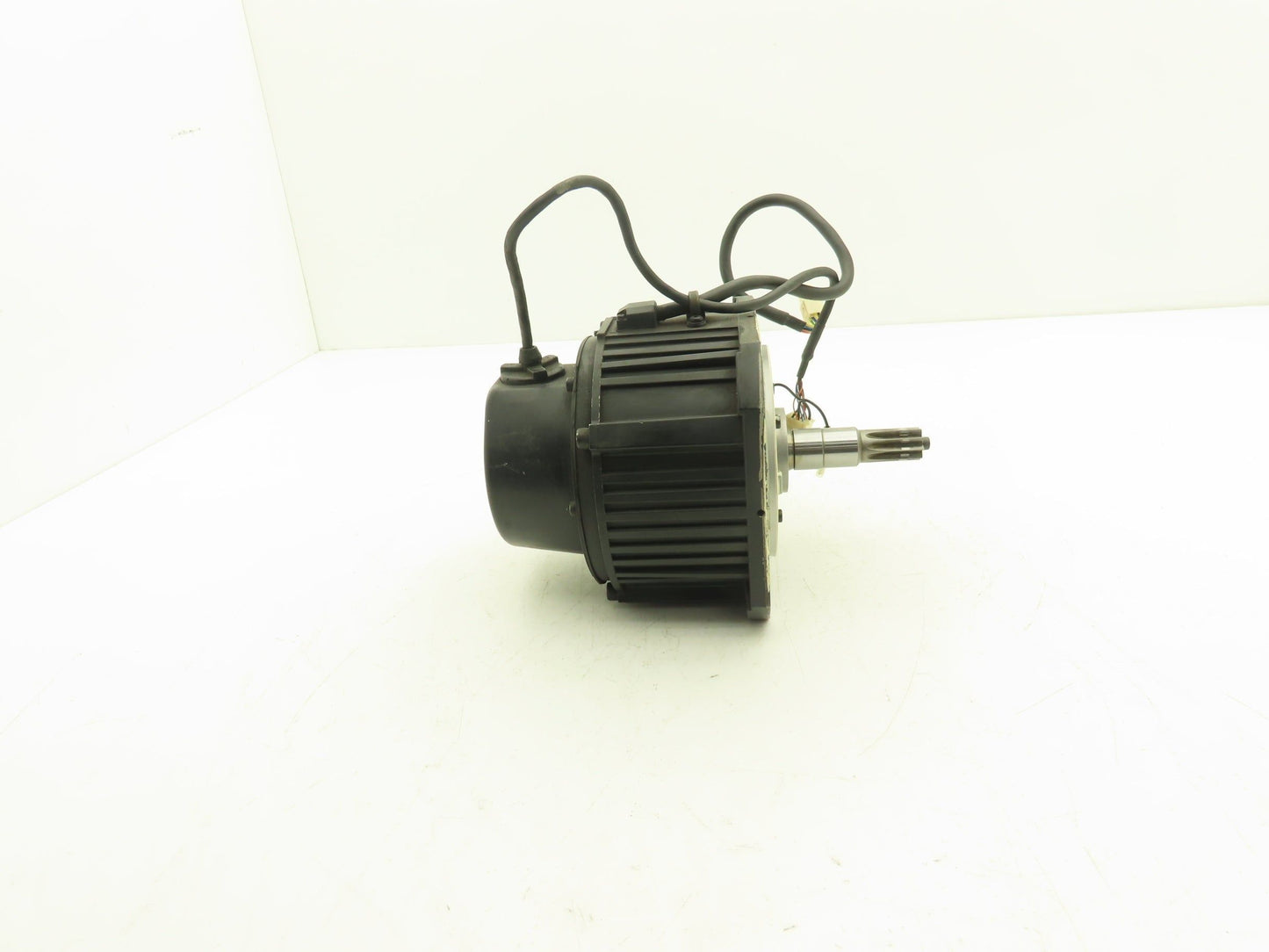 Yaskawa SGMDH-06A2A-YR24 AC Servo Motor 550W 2.63Nm 2000 RPM with Encoder