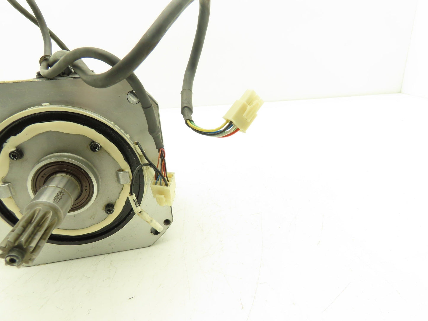 Yaskawa SGMDH-06A2A-YR24 AC Servo Motor 550W 2.63Nm 2000 RPM with Encoder