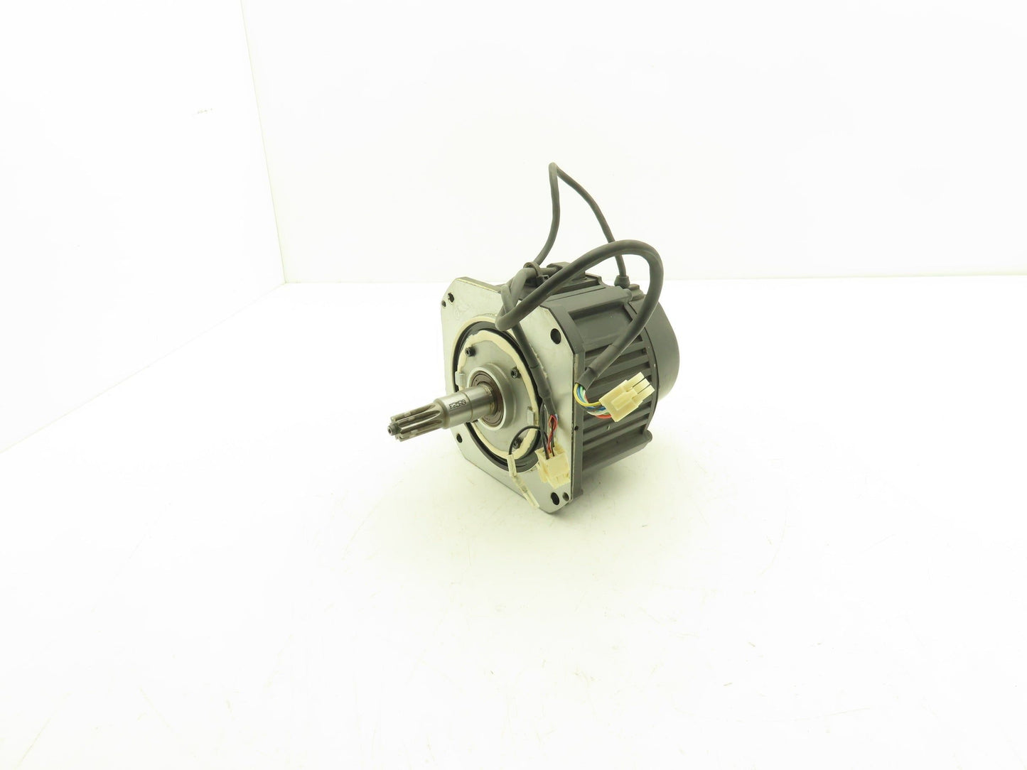 Yaskawa SGMDH-06A2A-YR24 AC Servo Motor 550W 2.63Nm 2000 RPM with Encoder