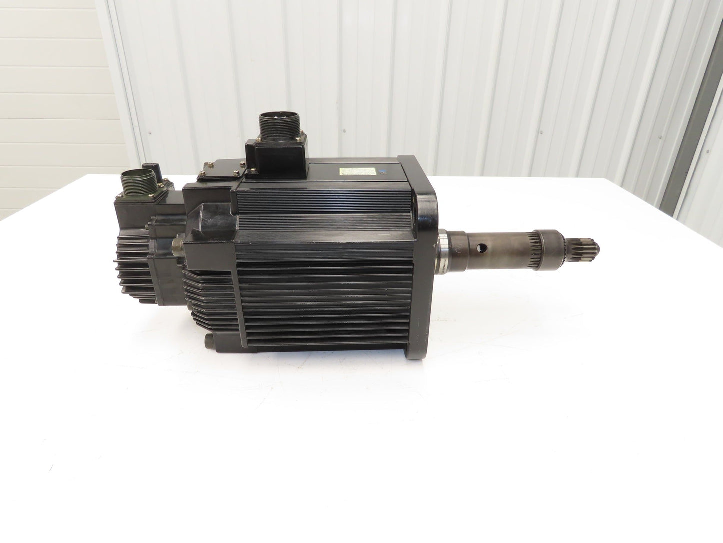 Yaskawa Electric SGMGH-44A2A-YR15 AC Servo Motor 4400W 28.4N-m 1500rpm 200V