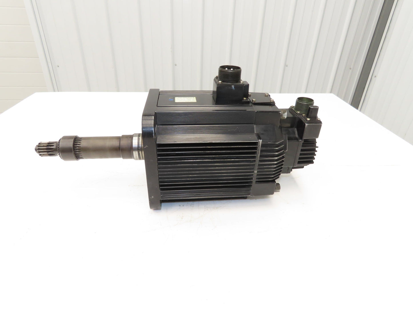 Yaskawa Electric SGMGH-44A2A-YR15 AC Servo Motor 4400W 28.4N-m 1500rpm 200V