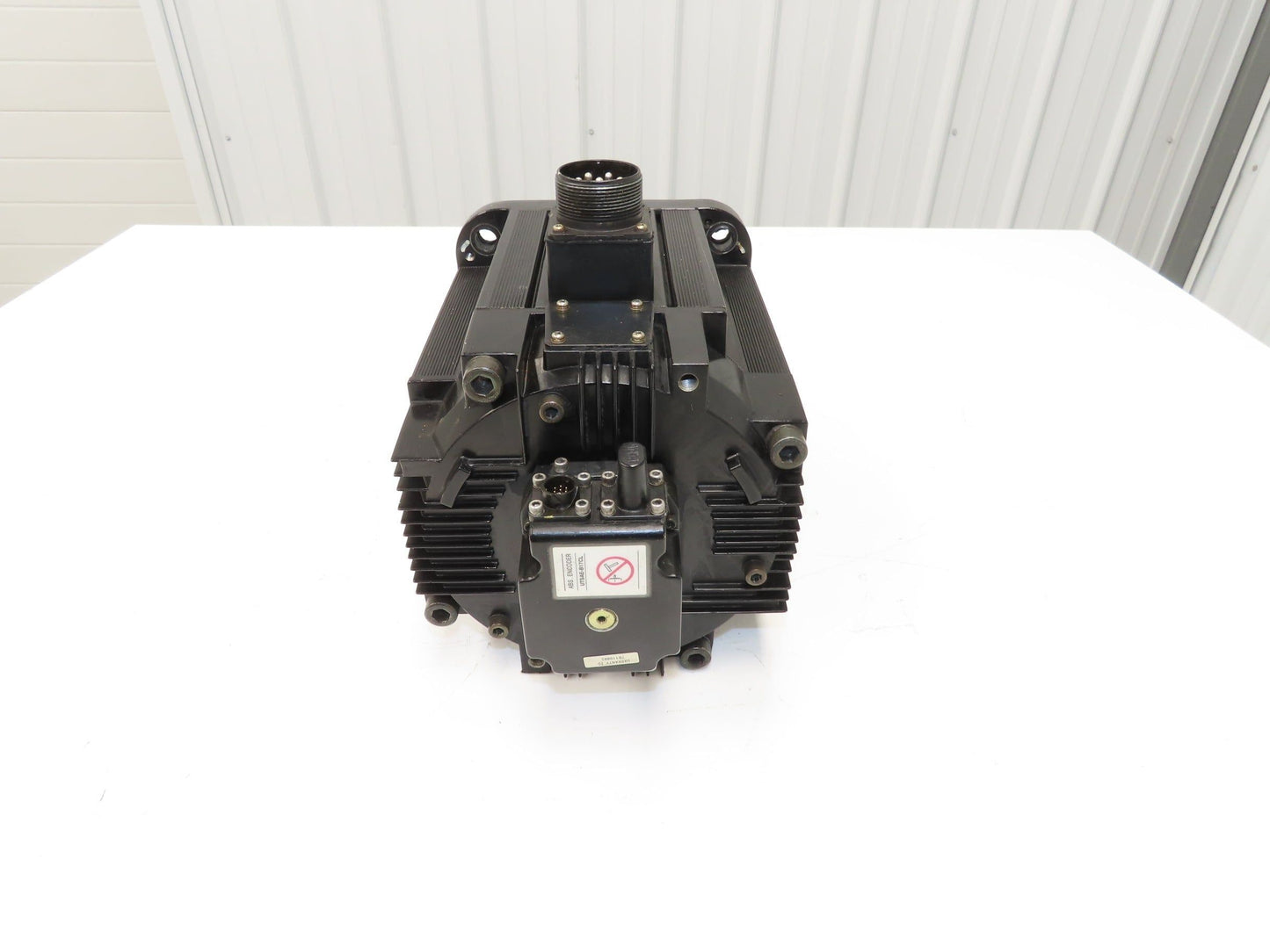 Yaskawa Electric SGMRS-37A2A-YR11 AC Servo Motor 3700W 23.5N-m 1500rpm 200V