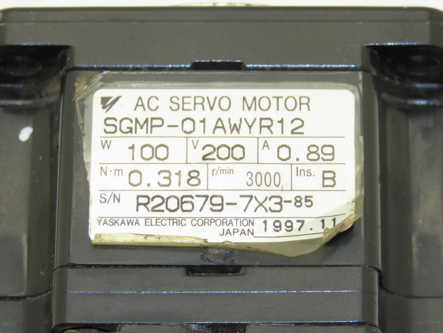 Yaskawa SGMP-01AWYR12 AC Servo Motor 100W 3000rpm 200V