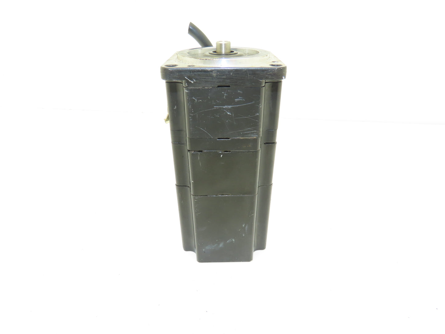 Yaskawa SGMP-01AWYR12 AC Servo Motor 100W 3000rpm 200V