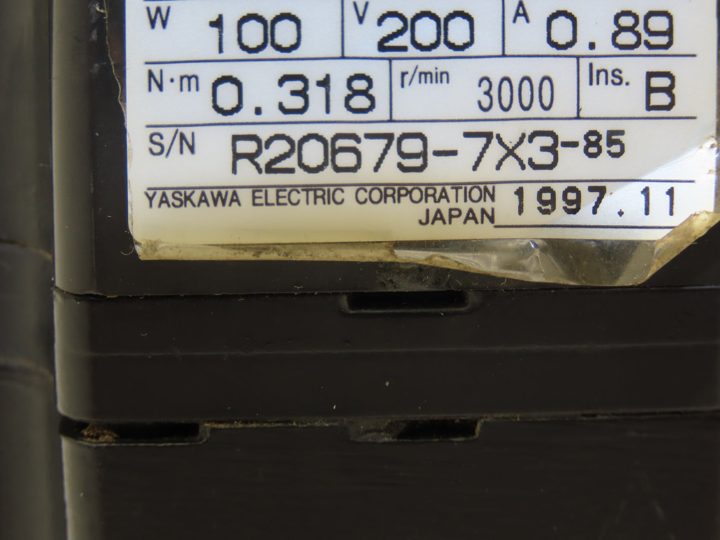 Yaskawa SGMP-01AWYR12 AC Servo Motor 100W 3000rpm 200V