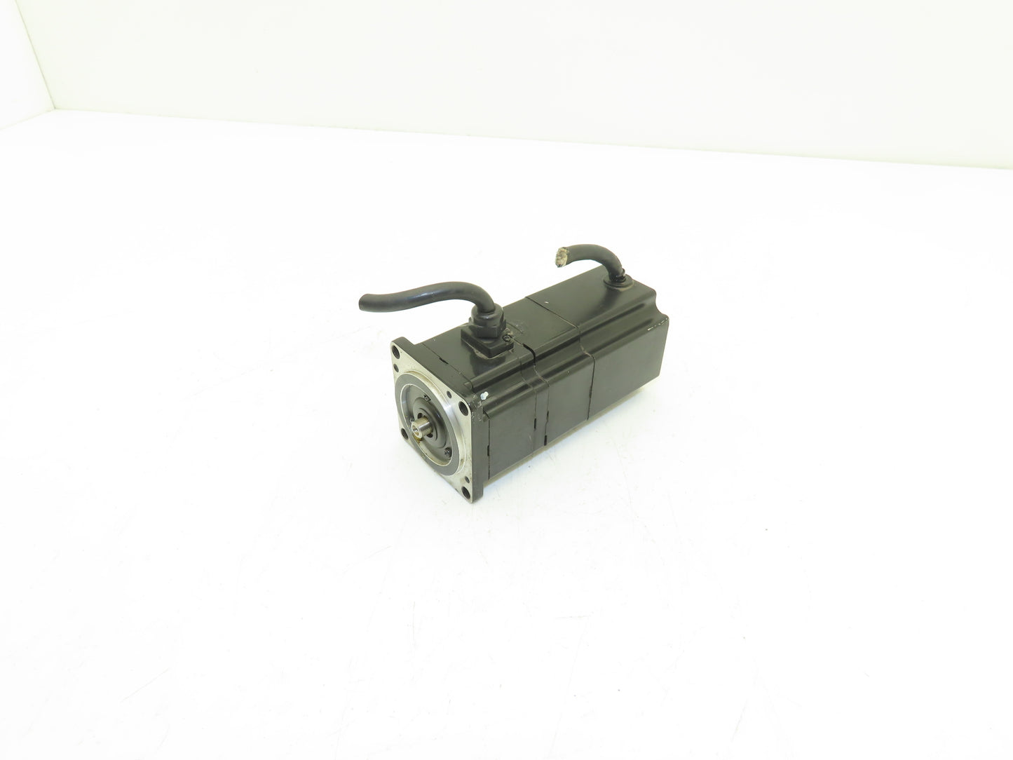 Yaskawa SGMP-01AWYR12 AC Servo Motor 100W 3000rpm 200V