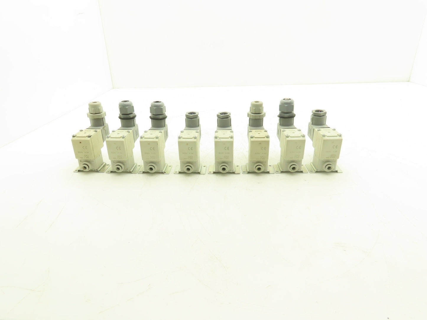 SMC VX210JG Direct Operated 2 Port Solenoid Valve 0.6MPa 3mm Orifice Lot of 8