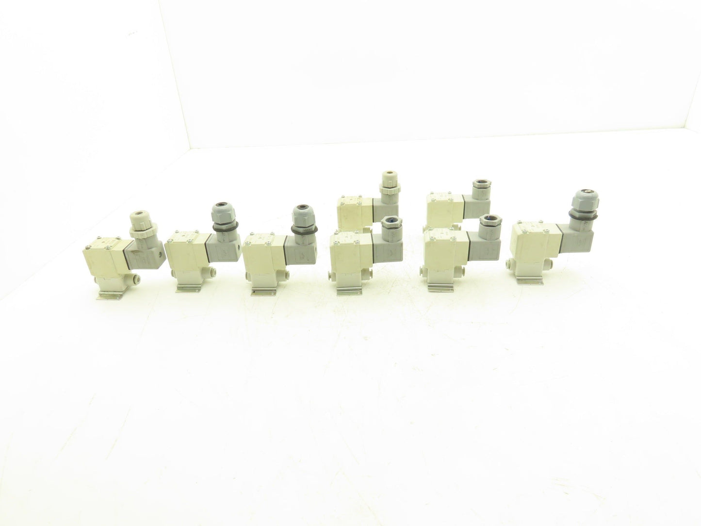 SMC VX210JG Direct Operated 2 Port Solenoid Valve 0.6MPa 3mm Orifice Lot of 8