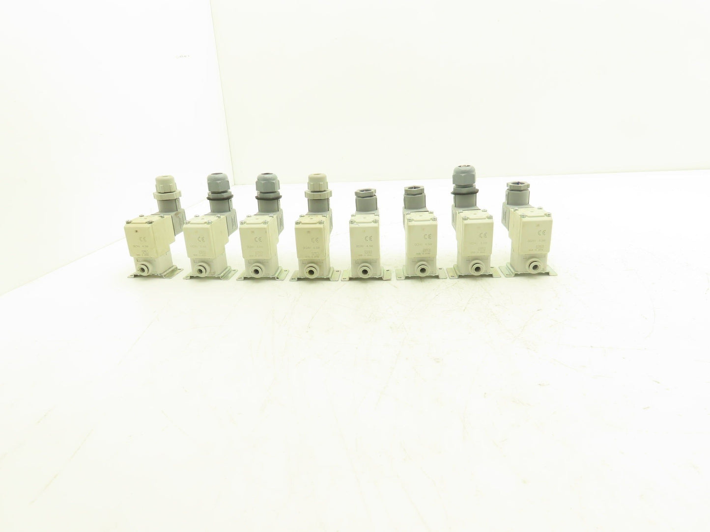 SMC VX210JG Direct Operated 2 Port Solenoid Valve 0.6MPa 3mm Orifice Lot of 8