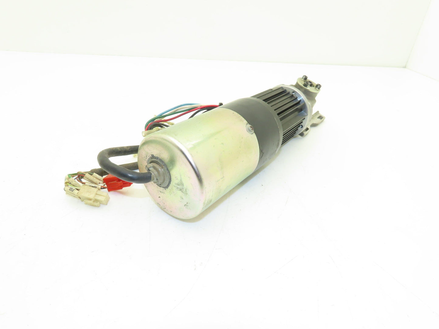 Yaskawa USASEM-02YRS11 AC Servo Motor 154W 3000rpm w/Encoder Right Angle Output