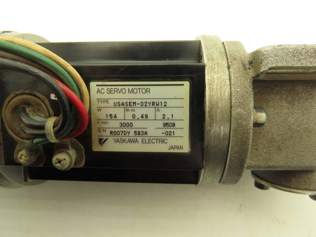 Yaskawa USASEM-02YRW12 AC Servo Motor 154W 3000rpm w/Encoder Right Angle Output