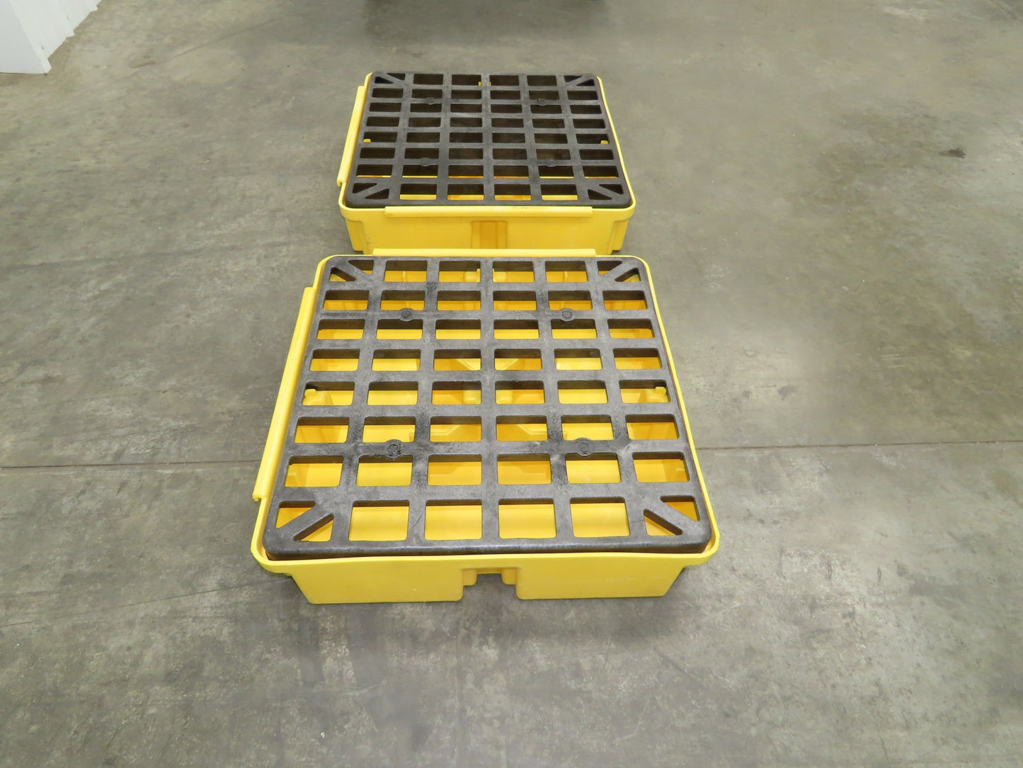 Uline H-2762 Spill Containment Drum Platform 27x27" 2000lbs 15 Gal Lot of 2