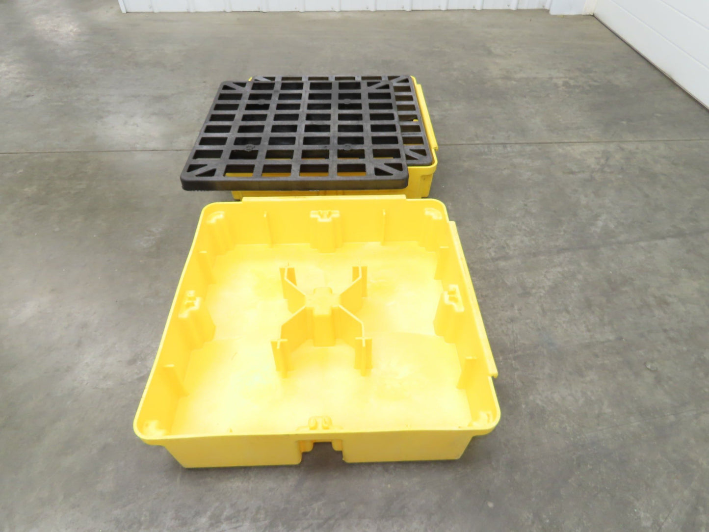 Uline H-2762 Spill Containment Drum Platform 27x27" 2000lbs 15 Gal Lot of 2