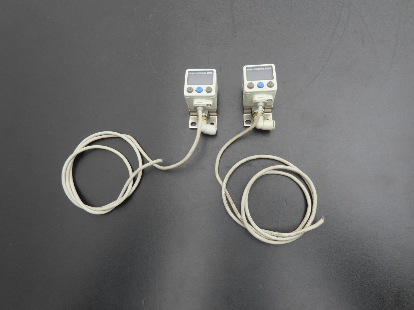 SMC ISE40A-W1-Y Digital Pressure Switch 12-24vdc 0-145psi Lot of 2