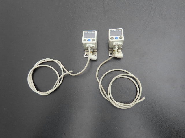 SMC ISE40A-W1-Y Digital Pressure Switch 12-24vdc 0-145psi Lot of 2