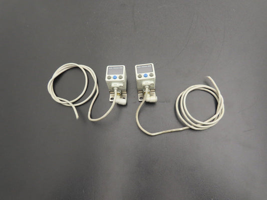 SMC ISE40A-W1-Y Digital Pressure Switch 12-24vdc 0-145psi Lot of 2