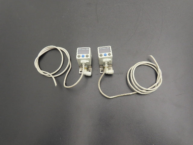 SMC ISE40A-W1-Y Digital Pressure Switch 12-24vdc 0-145psi Lot of 2