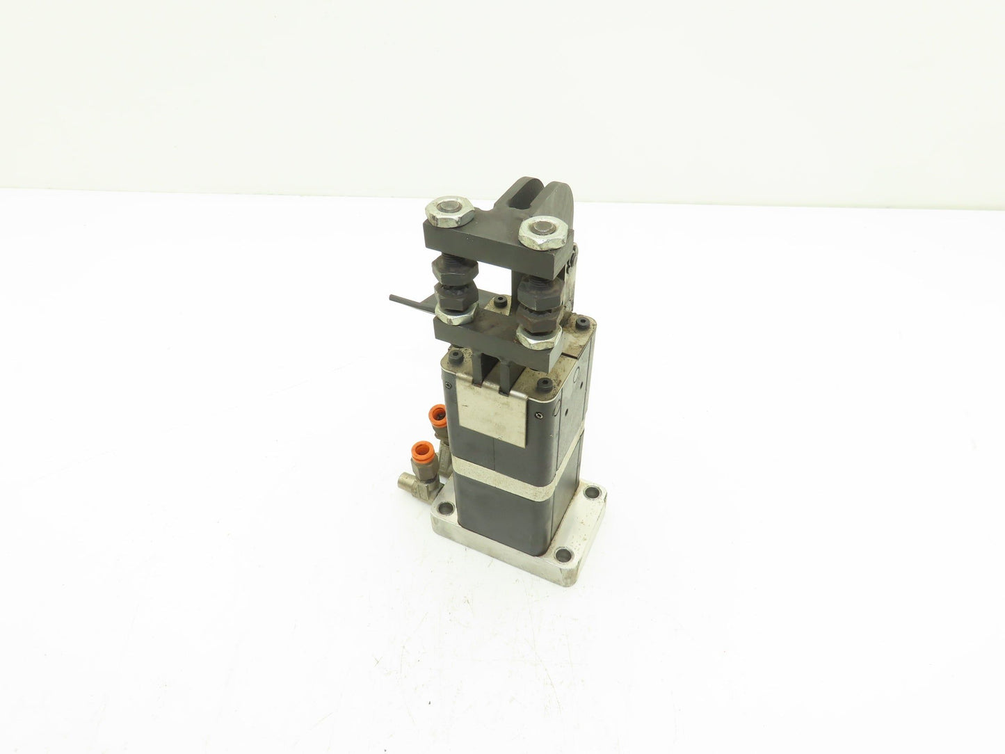 Norgren GL500-J11F5A1GXE4 Pneumatic Gripper Clamp 0396-04KN