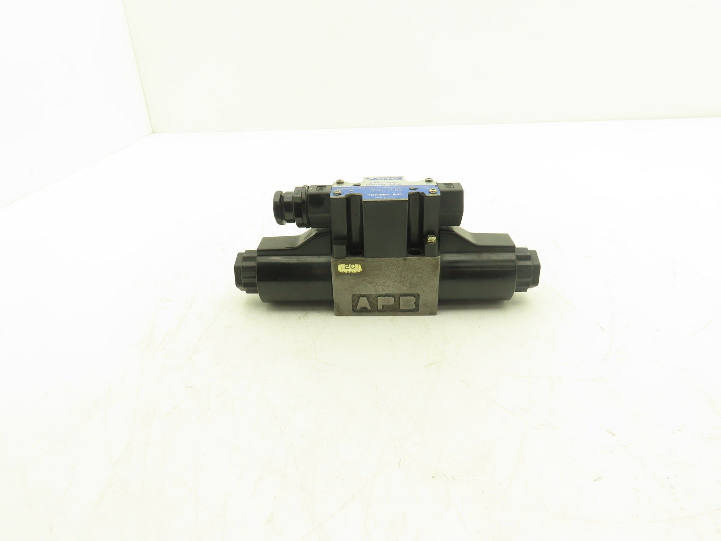 Tokimec DG4V32CMP7H752 Hydraulic Directional Control Solenoid Valve 4/3 24V