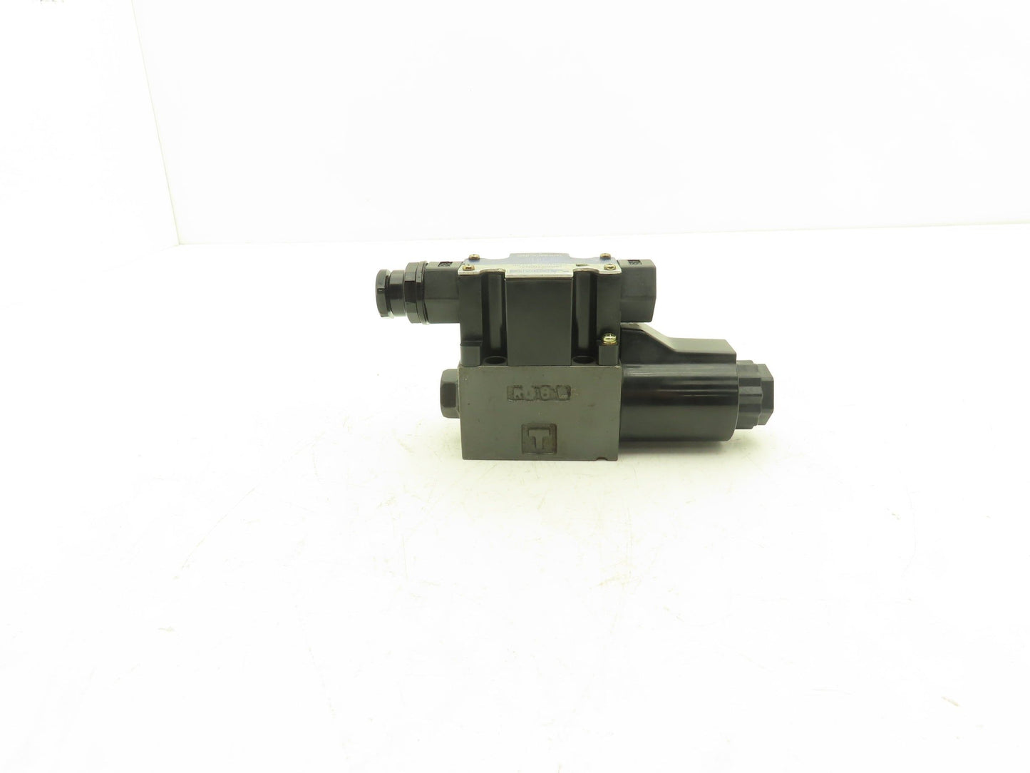 Tokimec DG4V-3-24A-M-P7-H-7-52 Directional Control Single Solenoid Valve 4/2 24V