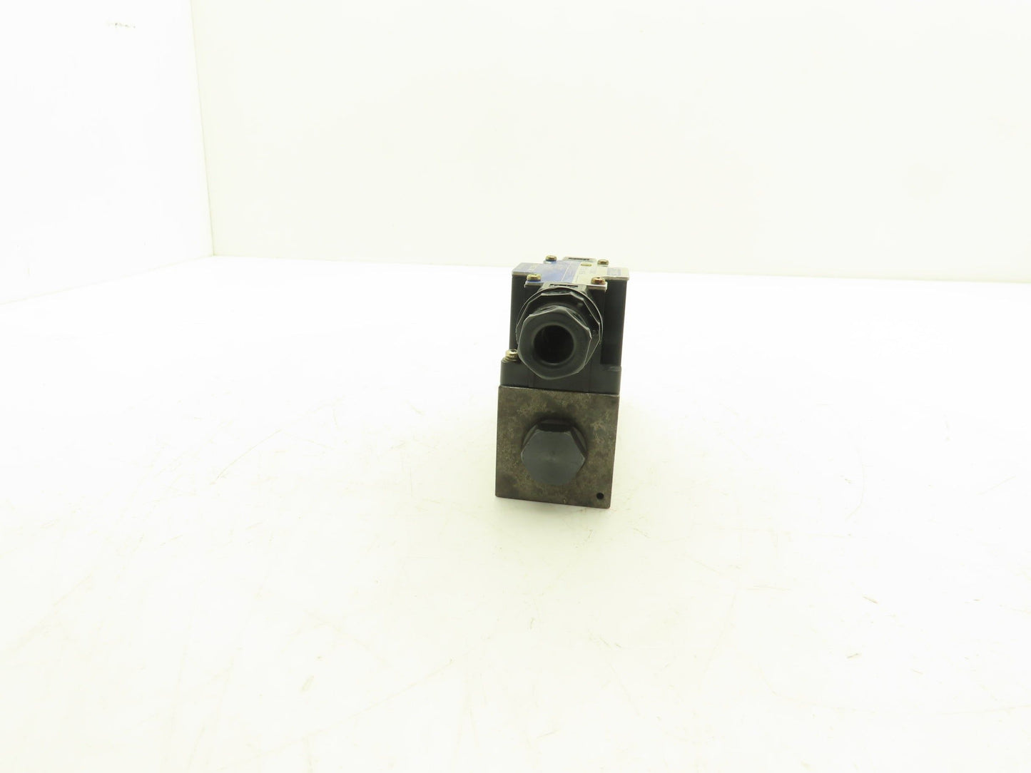 Tokimec DG4V-3-2A-M-P7-H-7-52 Directional Control Single Solenoid Valve 4/2 24V