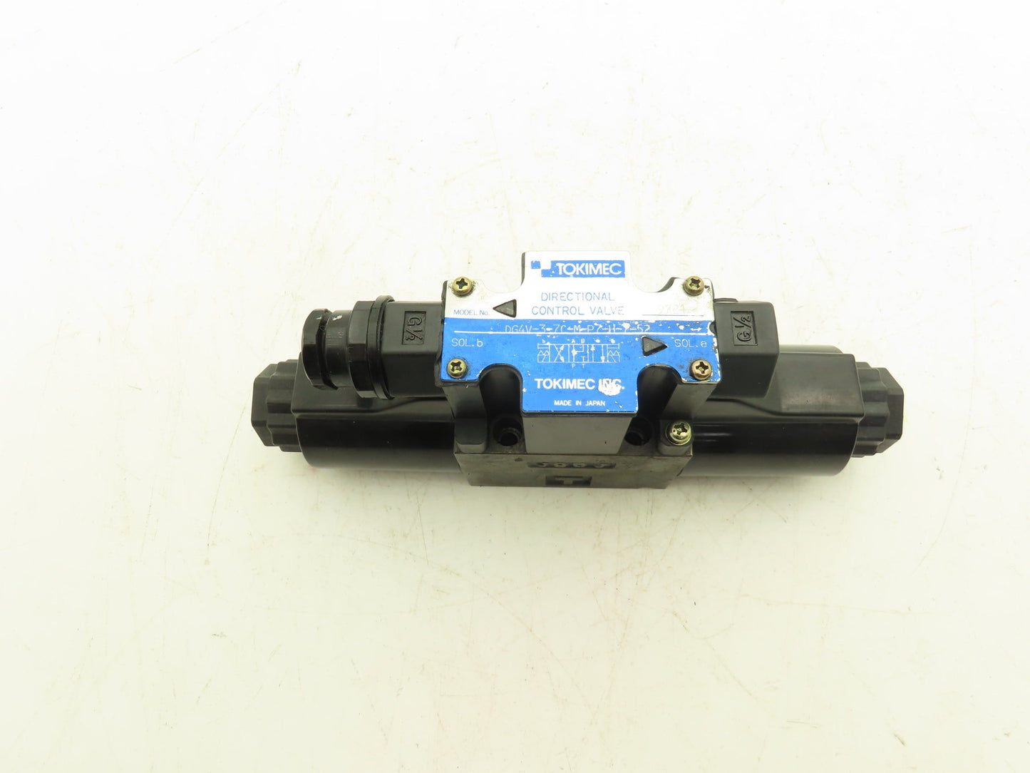 Tokimec DG4V-3-7C-M-P7-H-7-52 Directional Control Solenoid Valve 4/3 24V