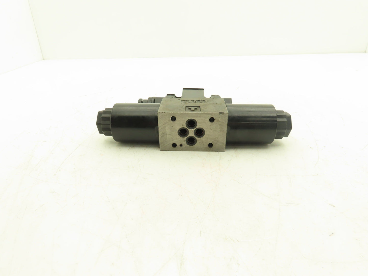 Tokimec DG4V-3-7C-M-P7-H-7-52 Directional Control Solenoid Valve 4/3 24V