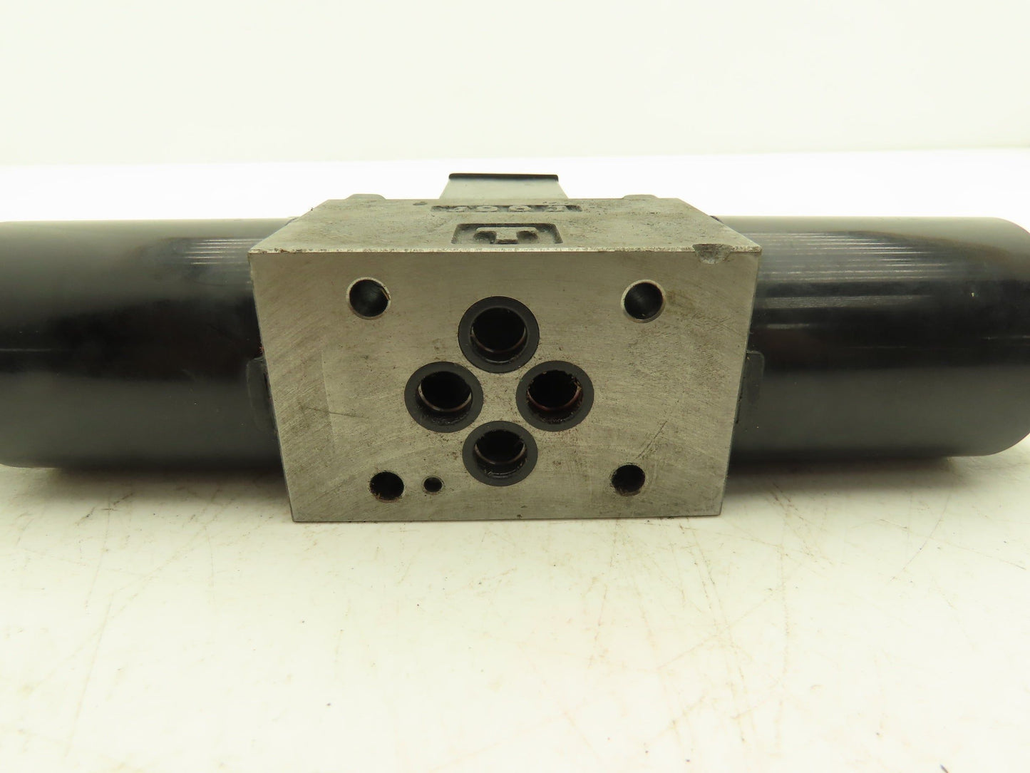 Tokimec DG4V-3-7C-M-P7-H-7-52 Directional Control Solenoid Valve 4/3 24V